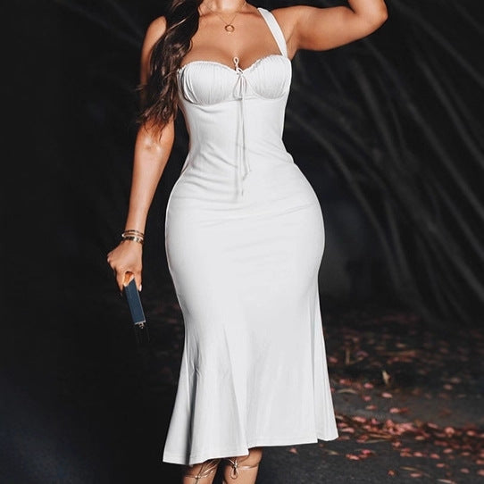 Ladies Elegant Maxi Dress with Refined Strap Details and a Chic Fitted Silhouette