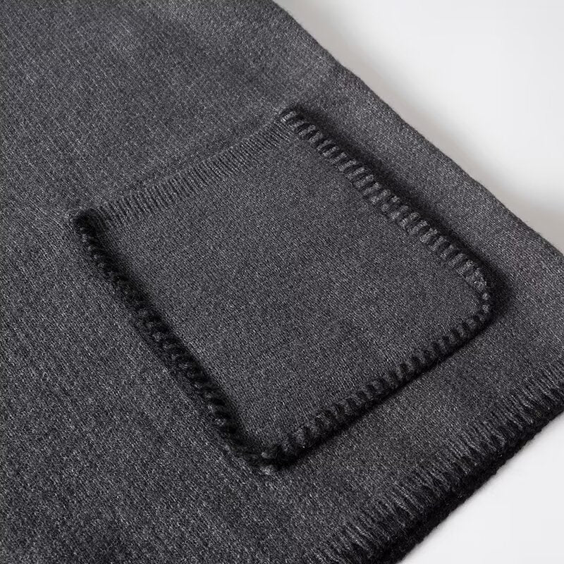 Casual knit sweater for women with V-neck and practical pockets Lune London