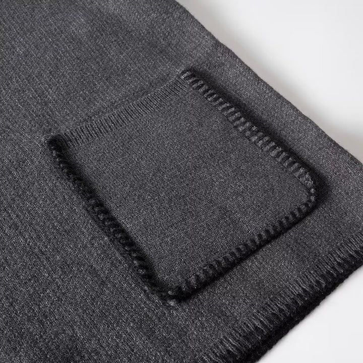 Casual knit sweater for women with V-neck and practical pockets Lune London