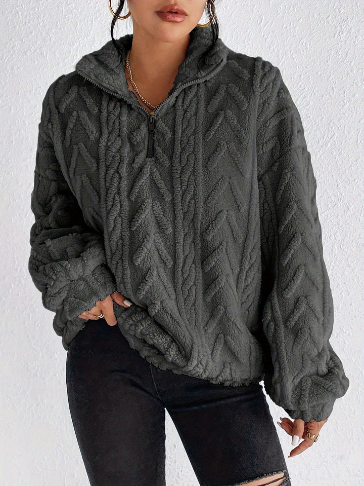 Ladies oversized plush pullover with zipper and ribbed structure Lune London