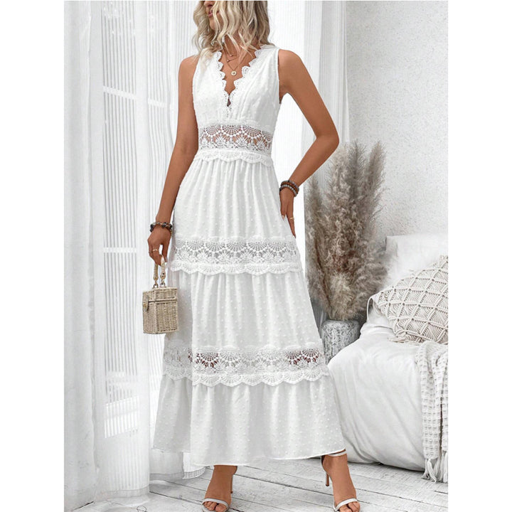 Elegant maxi dresses for ladies with lace and lightweight fabric Lune London