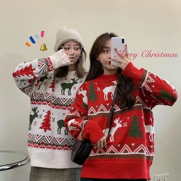 Chunky knit pullover for women with festive reindeer pattern and round neckline Lune London