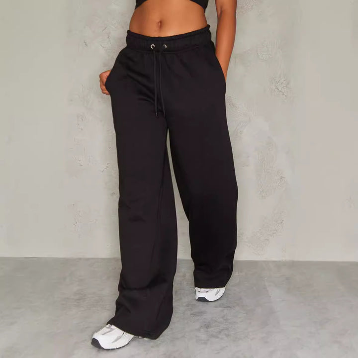 Sporty leisure pants for women with wide legs and comfortable elastic waistband Lune London