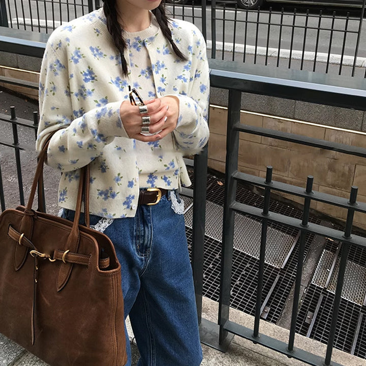 Cardigan féminin avec design floral et fermeture à boutons classique Chic & Stil