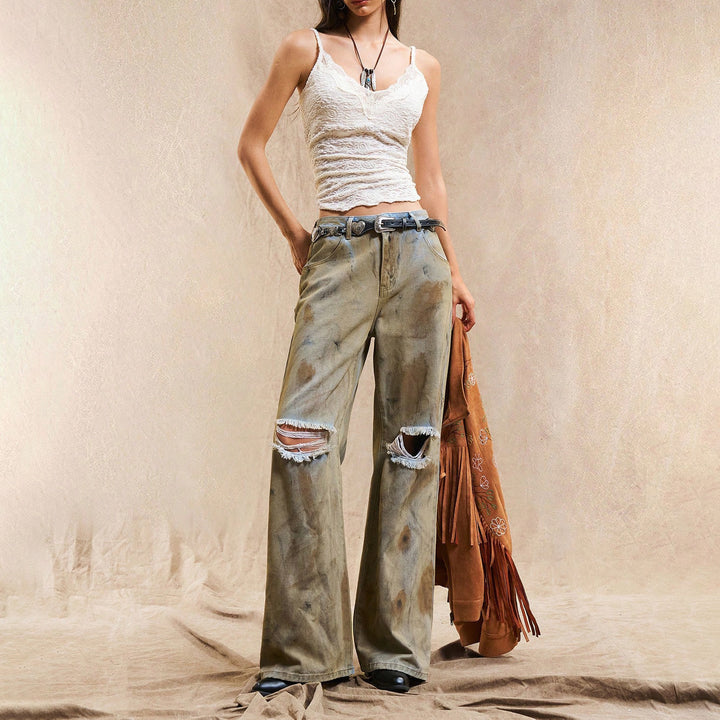 Wide jeans for women with trendy destroyed details and a relaxed chic cut and style