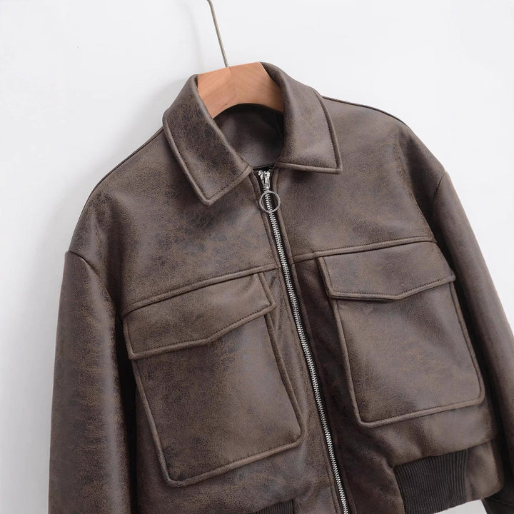 Veste en simili cuir courte pour femmes avec poches à rabat Chic & Stil