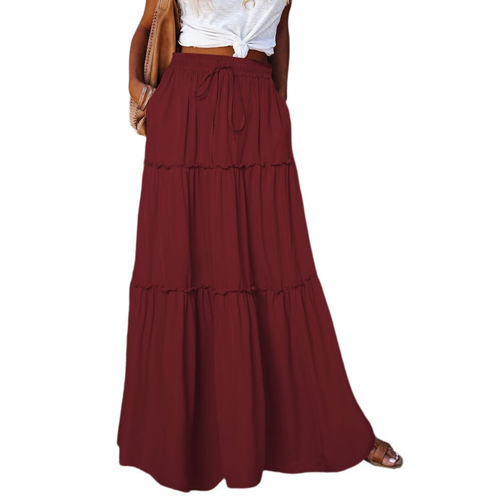 Long and flowing skirt for women with an elastic waistband and practical pockets Lune London