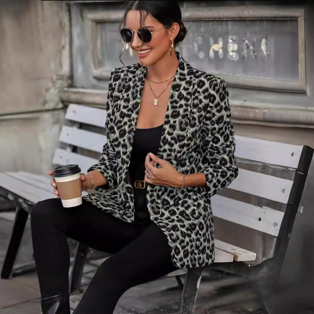 Fashionable women's blazer in leopard design with slim fit Lune London