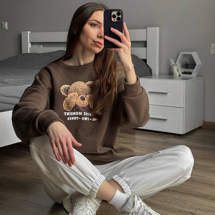 Casual sweatshirt for women with creative bear pattern Lune London