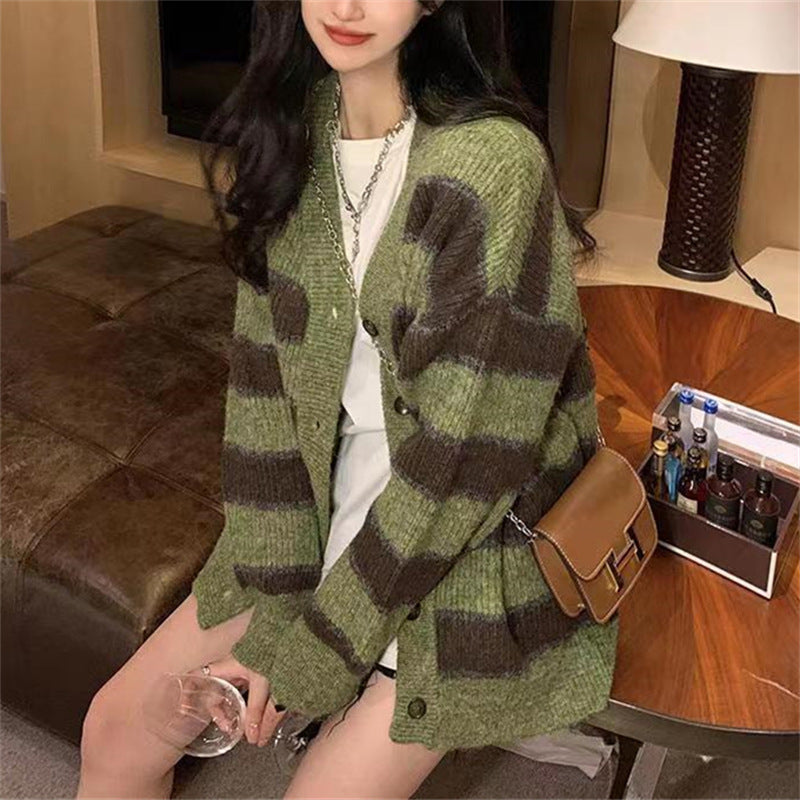 Women thick knit cardigan with a trendy striped pattern and a relaxed fit Lune London