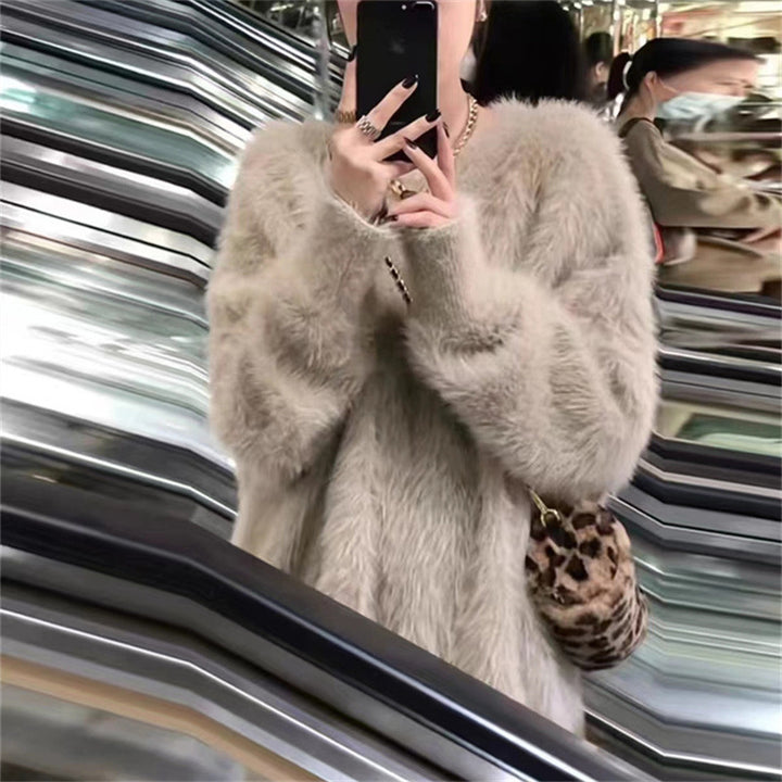 Women Plush Round Neck Sweater with Relaxed Fit and Oversized Size Lune London