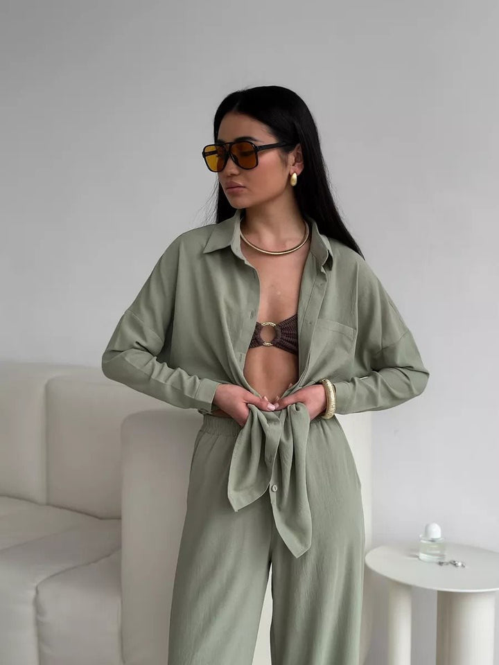 Casual women's shirt with button-down closure and chest pocket Lune London