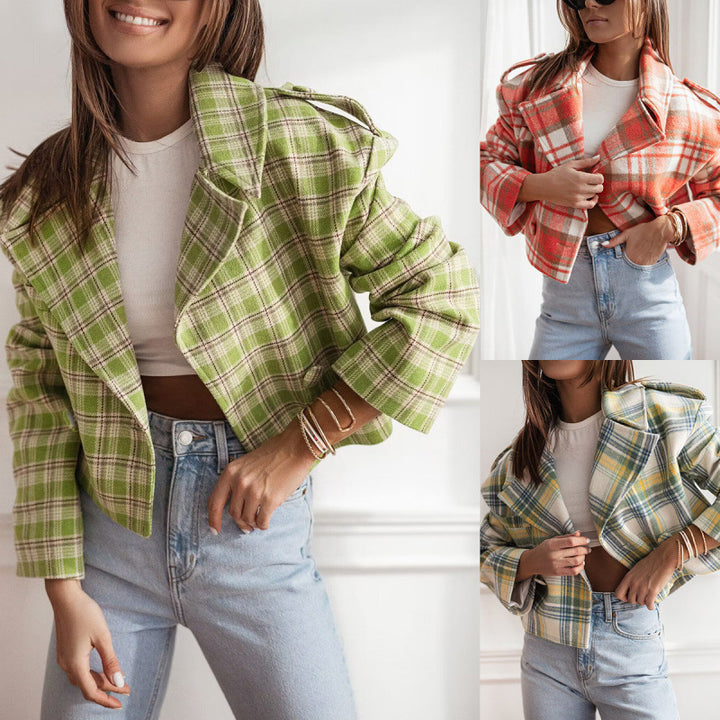 Short women's jacket with a modern fancy pattern and a flattering cut Lune London