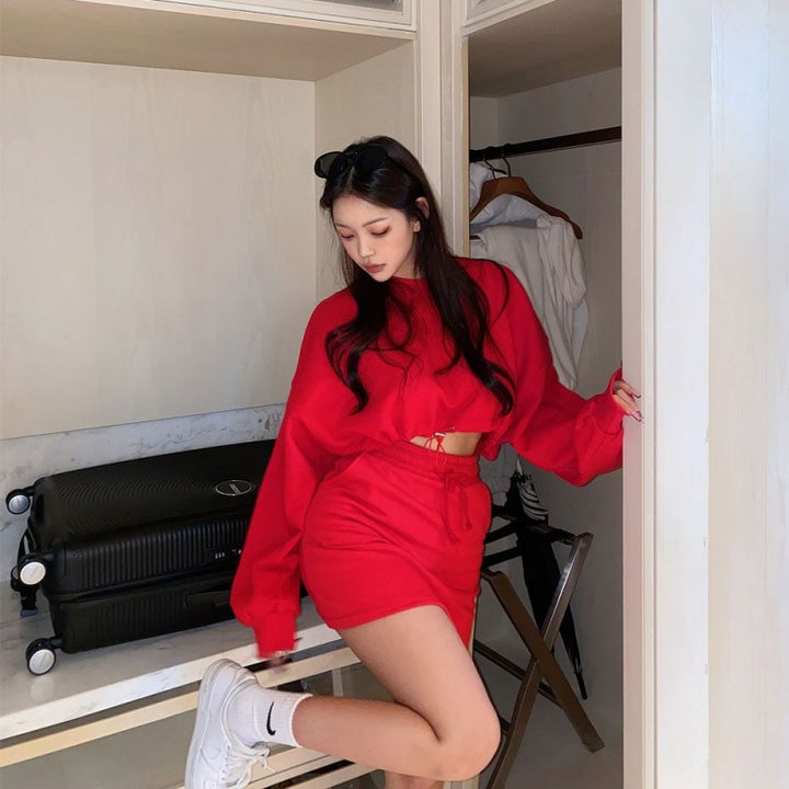 Ensemble de loisirs à la mode pour femme avec cropped top et jupe Chic & Stil