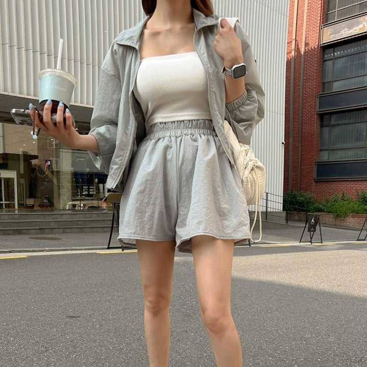 Women's sporty combo set with hoodie and shorts Chic & Stil