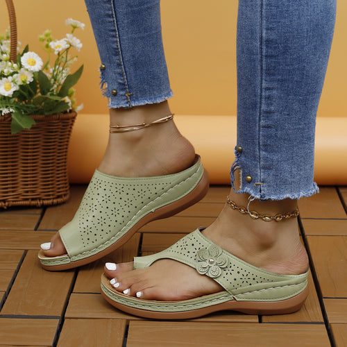 Comfortable and breathable sandals for women with a trendy Lune London cut
