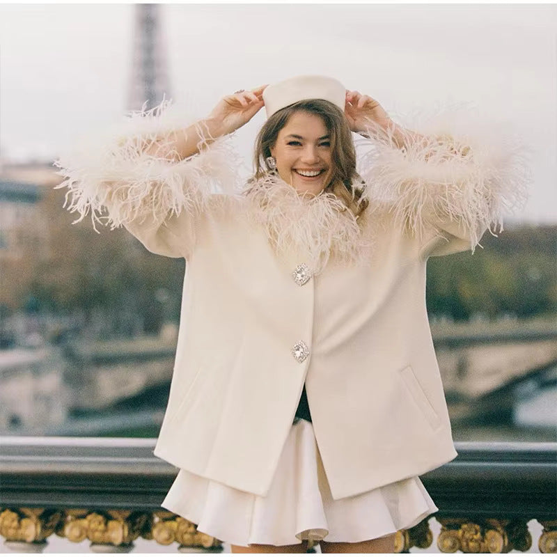 Manteau élégant féminin avec plumes Chic & Stil