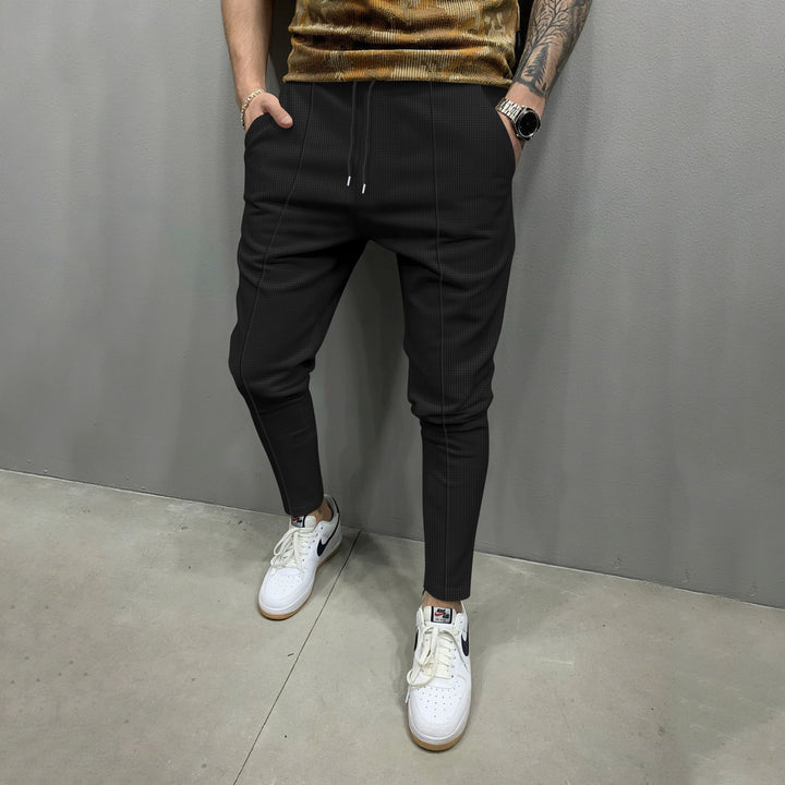 Trendy jogger pants for men with an elastic waistband and practical pockets Lune London