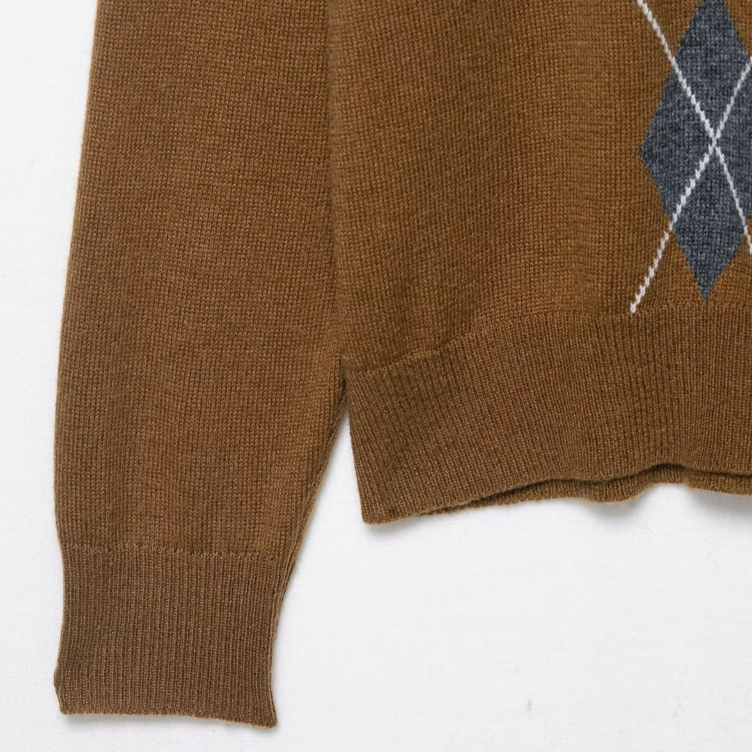 Knitted pullover for ladies with a trendy diamond pattern and a classic polo collar Lune London