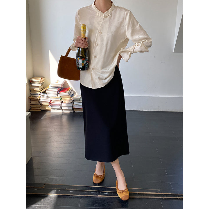 Ladies elegant blouse with button details and extravagant collar Chic & Stil