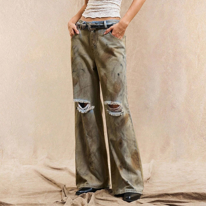 Wide jeans for women with trendy destroyed details and a relaxed chic cut and style