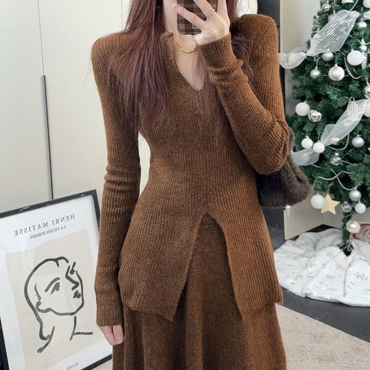 Ladies' knit dress with an elegant slit and a structured design Lune London