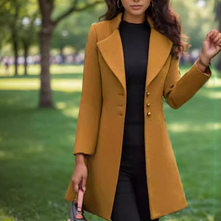 Elegant and fitted trench coat for women with textured fabric Lune London