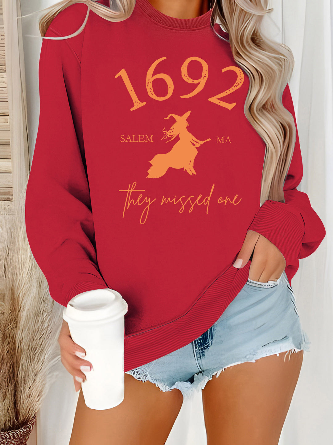 Sweatshirt pour femmes avec un design de sorcière créatif et une coupe confortable Chic & Stil