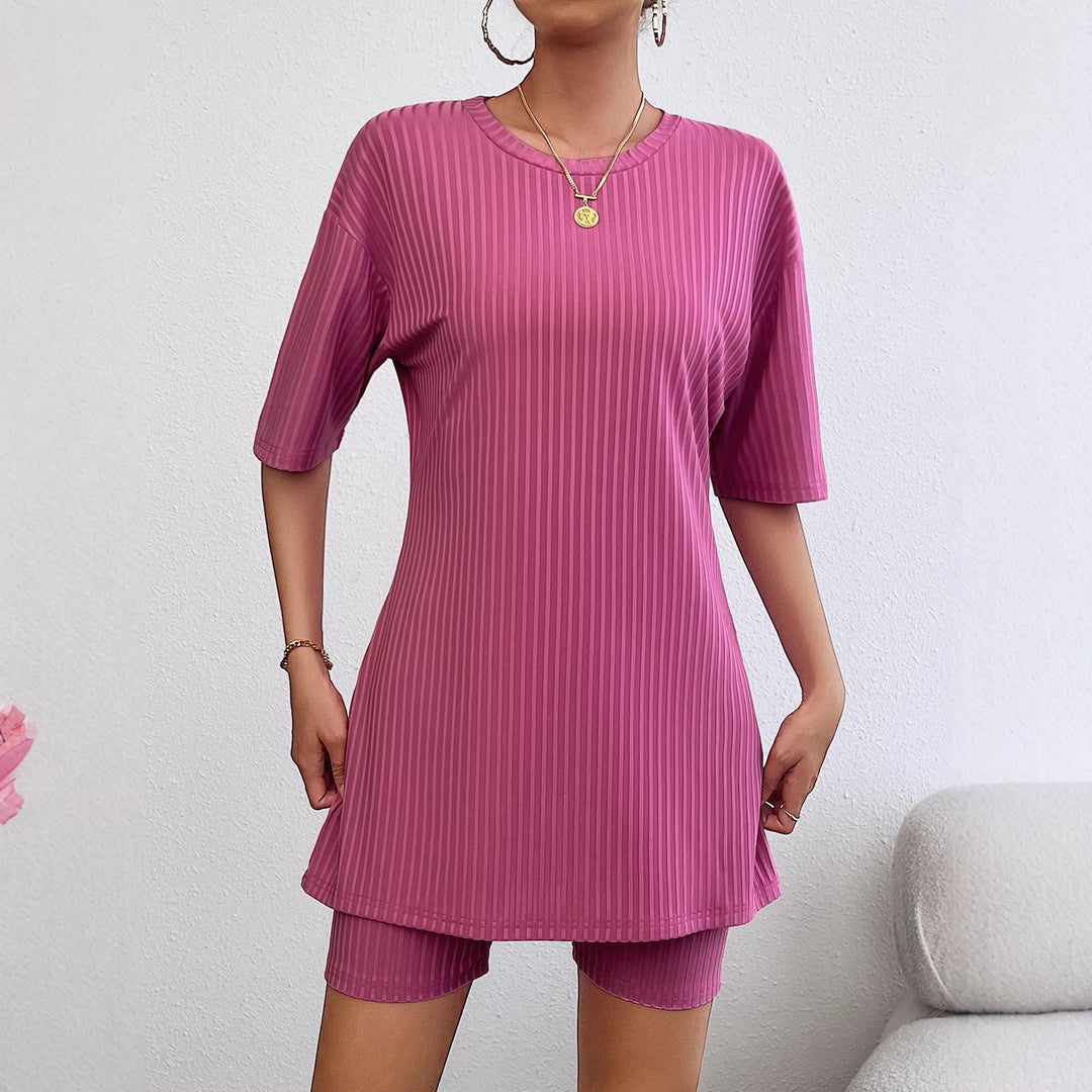 Women's short sleeve sports top and fashionable cycling shorts Chic & Stil