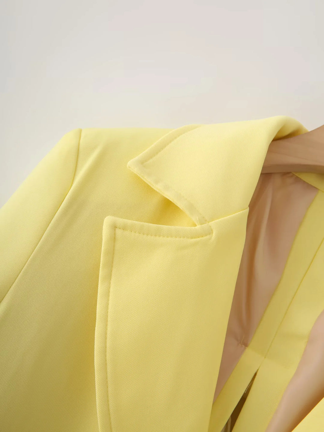 Blazer jacket for women with an elegant cut and practical pockets Lune London
