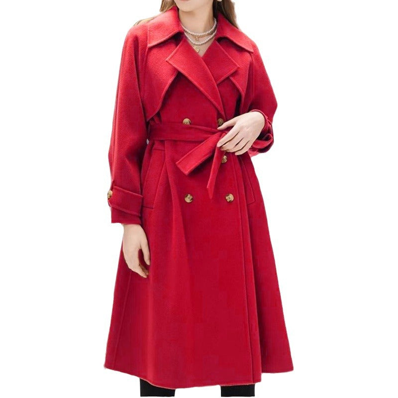 Elegant trench coat for women with double-breasted buttons and fitted cut Lune London