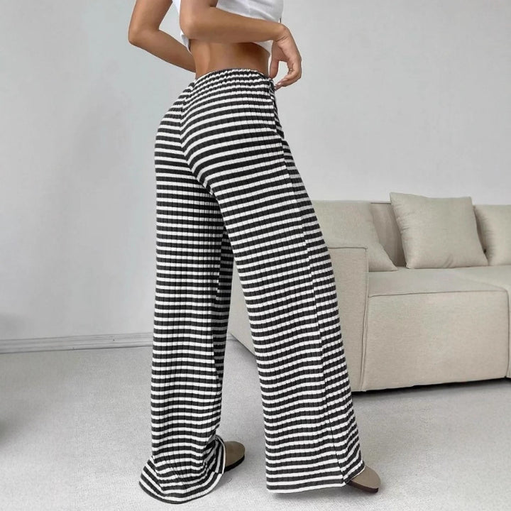 Wide plaid trousers for women with elastic waistband Lune London