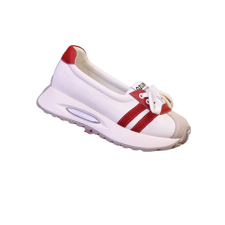 Comfortable sneakers for ladies in a trendy blend of leather and textile Lune London