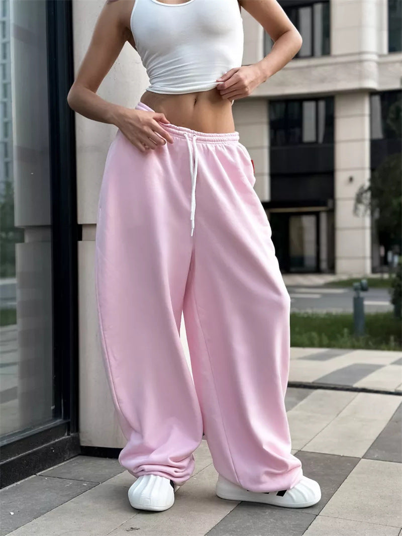 Comfortable and casual leisure pants for women with elastic waist and loose fit Lune London
