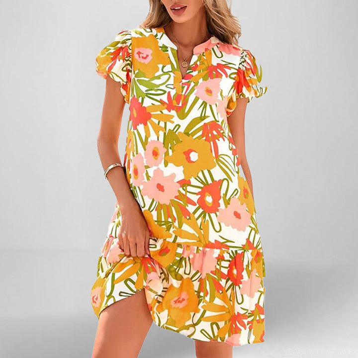Robe courte à manches courtes fluides pour femmes avec ourlet froncé raffiné Chic & Stil