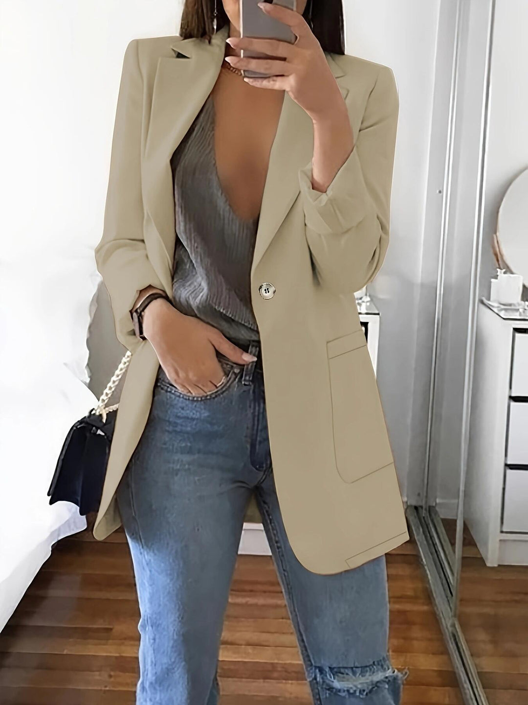 Elegant women's jacket with a deep V neckline and practical pockets Lune London