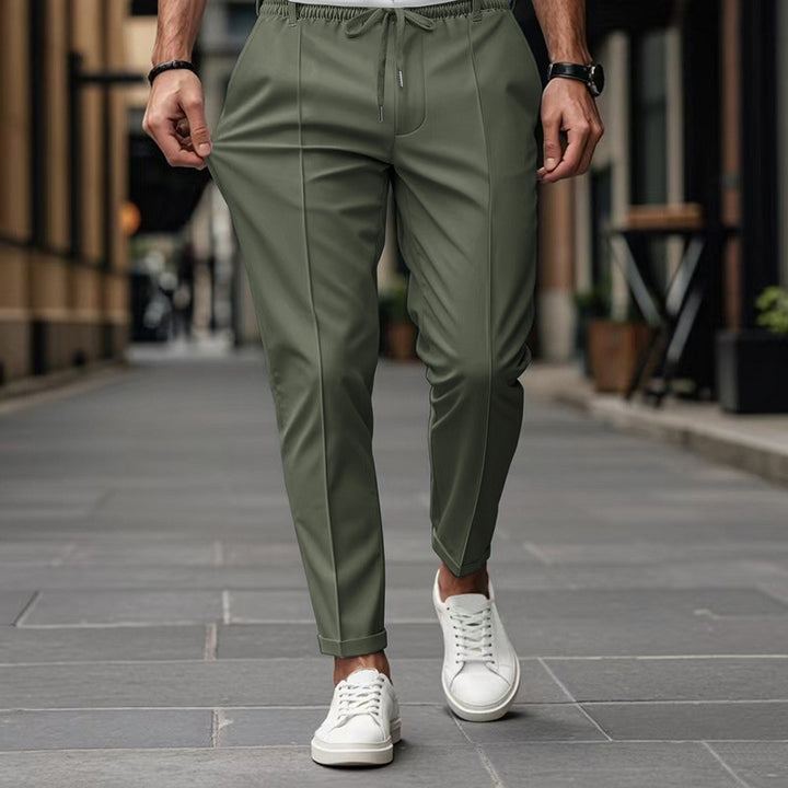 Men's fashionable sports pants with elastic waistband and practical welt pockets Lune London
