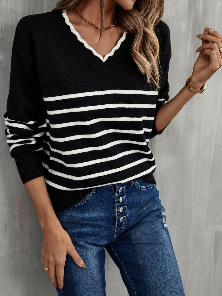 Pullover féminin à la mode à encolure en V avec motif rayé Chic & Stil