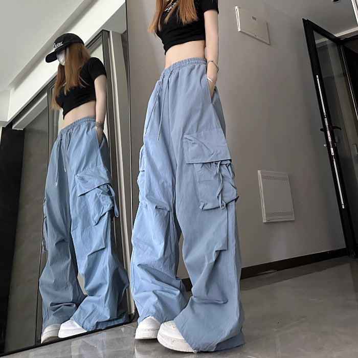 Women’s cargo pants in urban style with a loose fit and practical side pockets