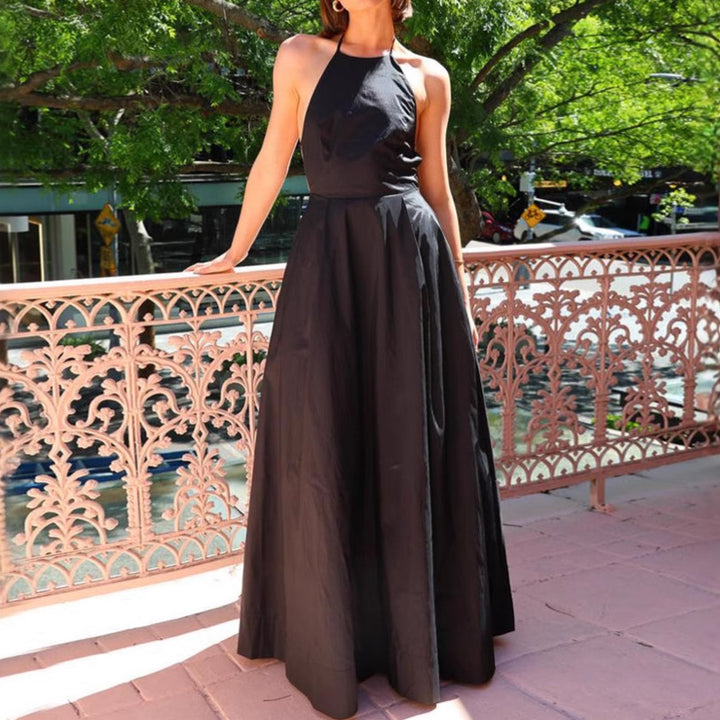 Long evening dress for women with deep back cutout and fluid skirt Chic & Stil