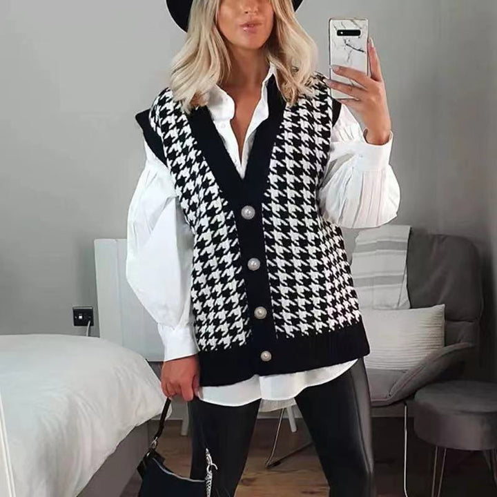 Knitted cardigan for women with a modern houndstooth pattern and stylish button details Lune London
