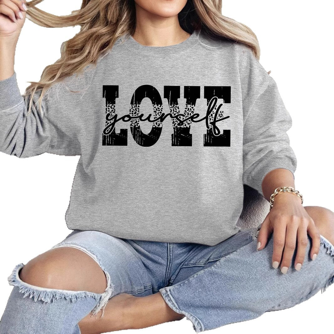 Sweat-shirt pour femmes avec une lettrage LOVE créatif et une coupe décontractée Chic & Stil