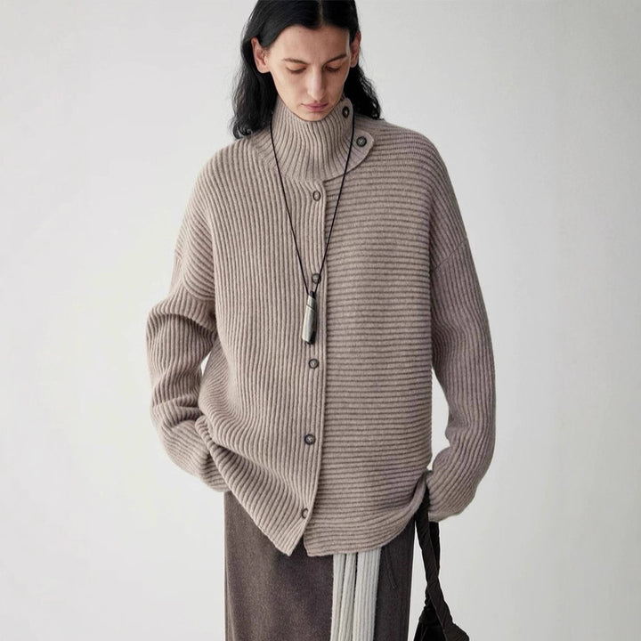 Cardigan femme en tricot épais avec col haut et patte de boutonnage Chic & Stil