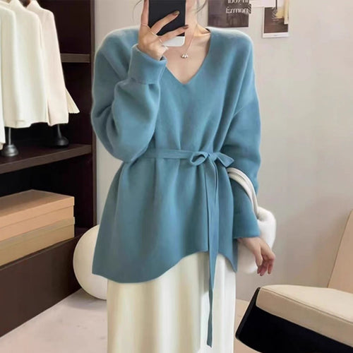 Cardigan pour femmes avec ceinture à la taille et col en V Chic & Stil