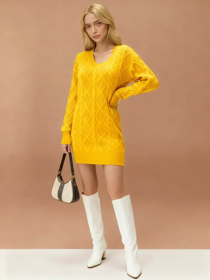 Robe tricotée pour femmes avec décolleté en V profond et design structuré Chic & Stil