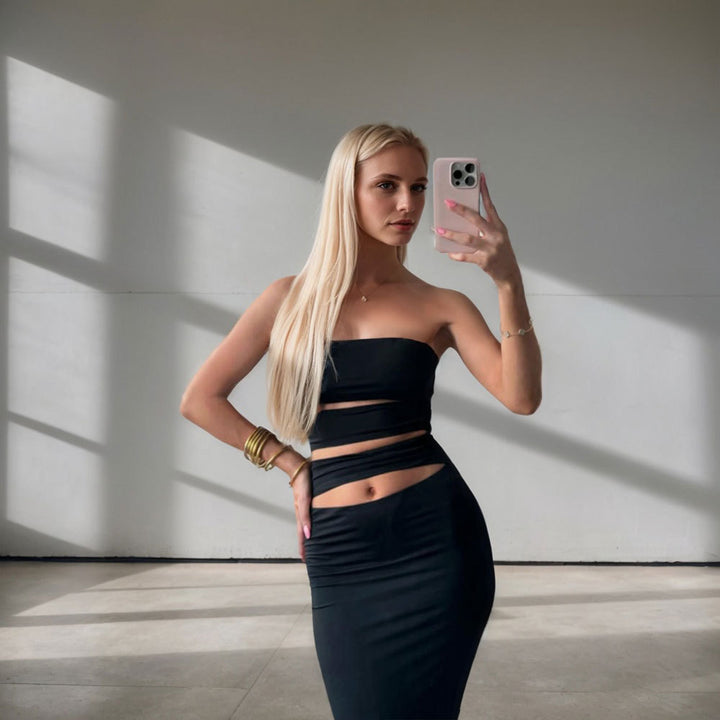 Robe ajustée pour femmes avec encolure bandeau et détails découpés pratiques Chic & Stil