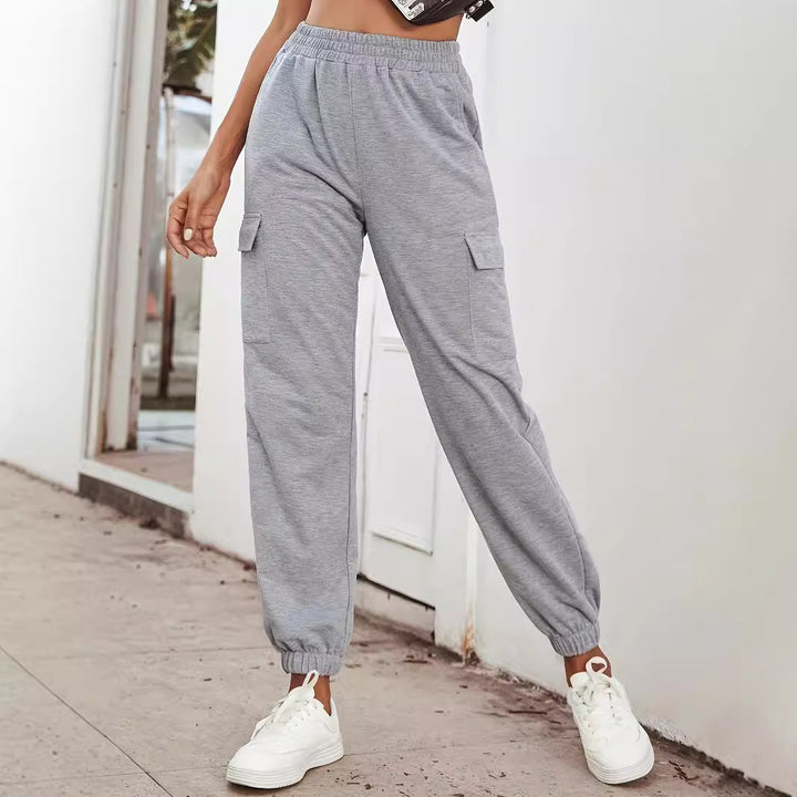 Cargo pants for women with elastic waistband and practical pockets Lune London
