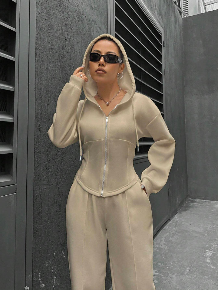 Ladies trendy zip hoodie with fitted cut Lune London