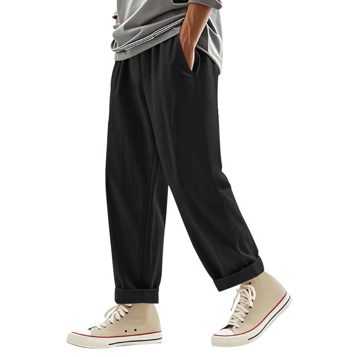 Casual pants for men with elegant pleats and a comfortable fit Lune London