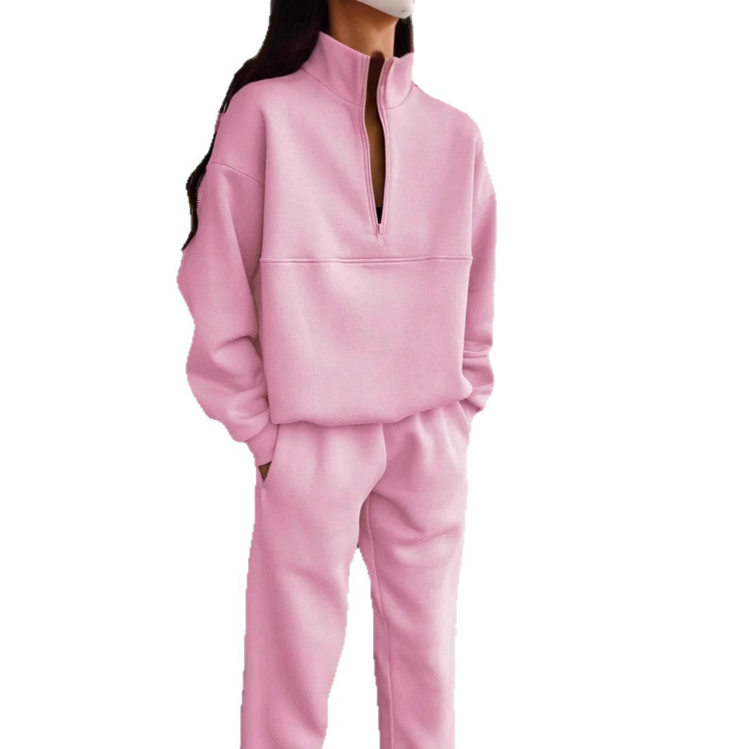 Women's sweatshirt and jogging pants set with modern stand-up collar Chic & Stil